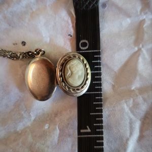 Cameo locket by 1928